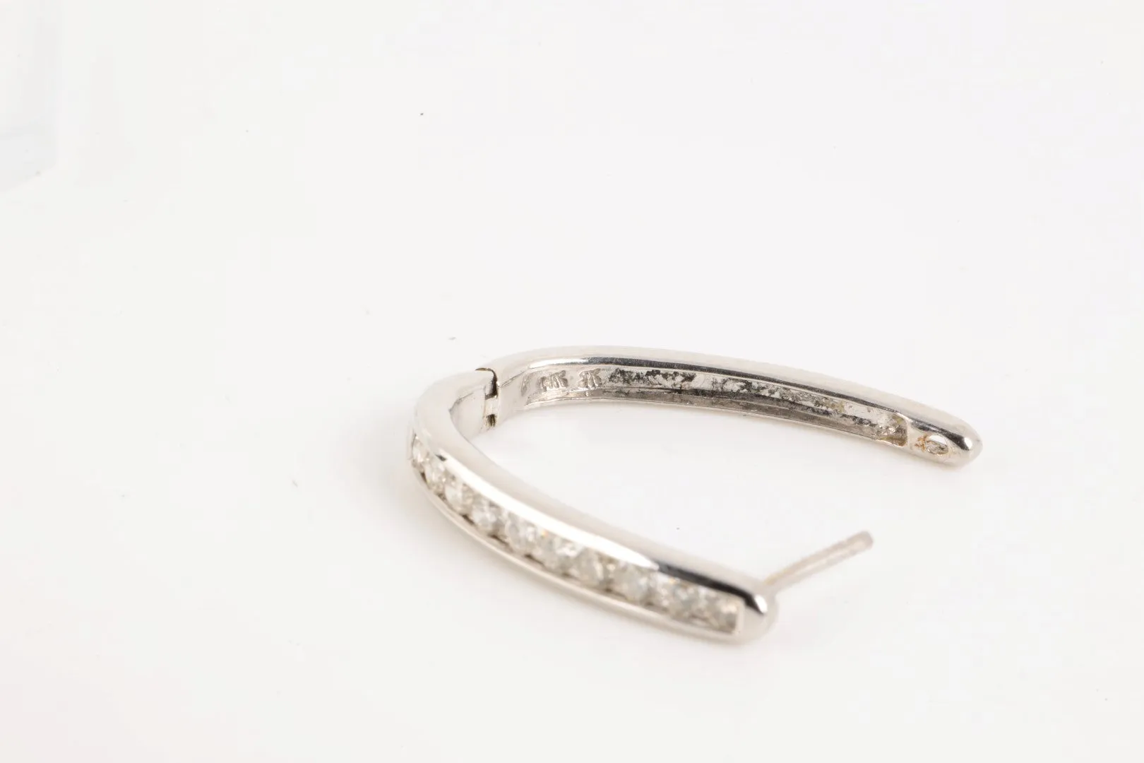 14k White Gold Hoop Earrings with 0.60tcw Diamonds (5.04g.)